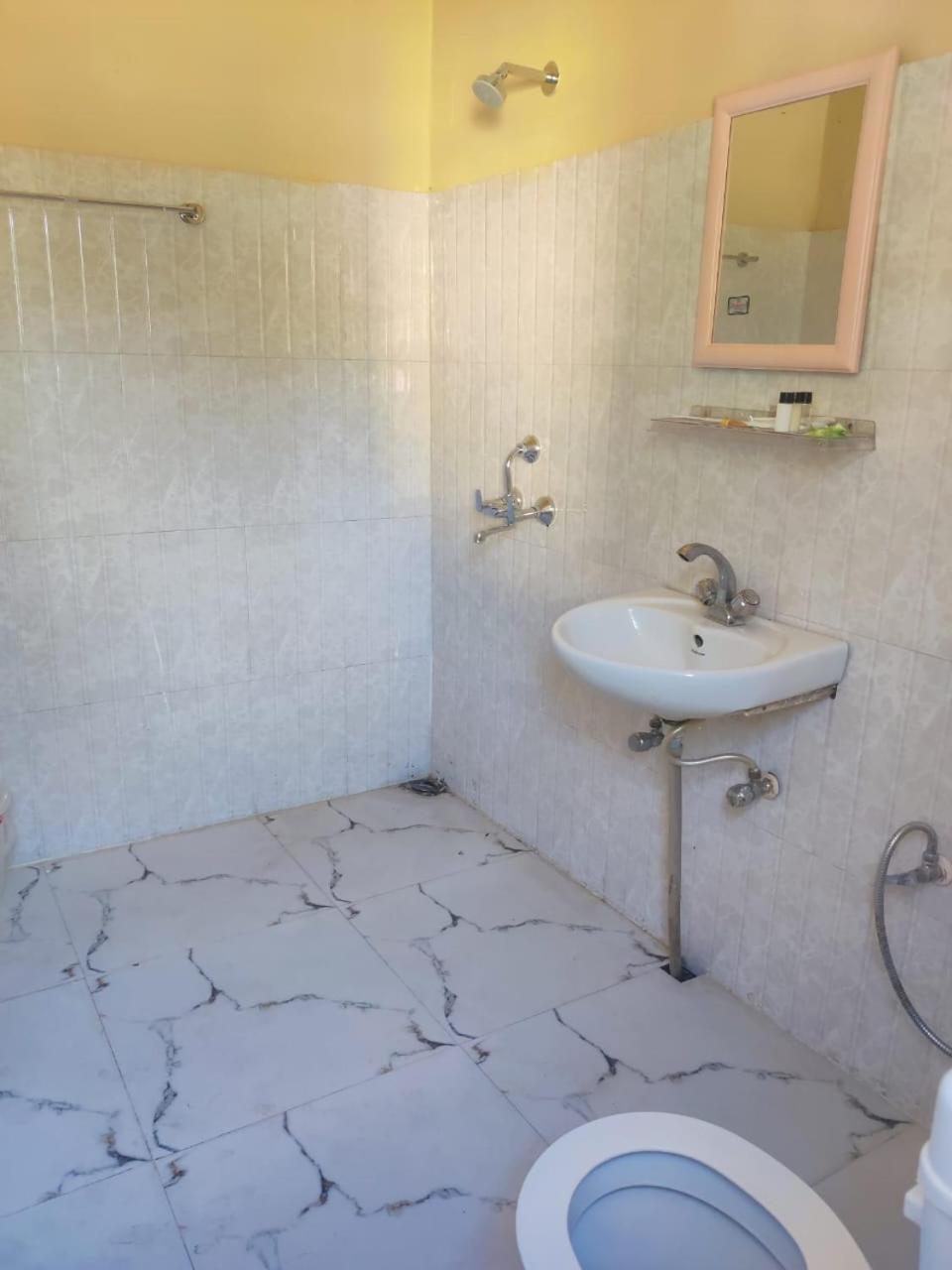 Jironi Resort Tezpur Zewnętrze zdjęcie